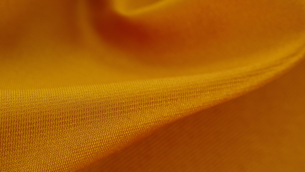 Le polyester est-il une bonne matière ? Avantages, inconvénients et alternatives