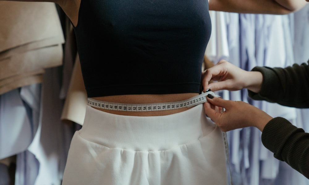 Comment resserrer un pantalon à la taille sans couture ?