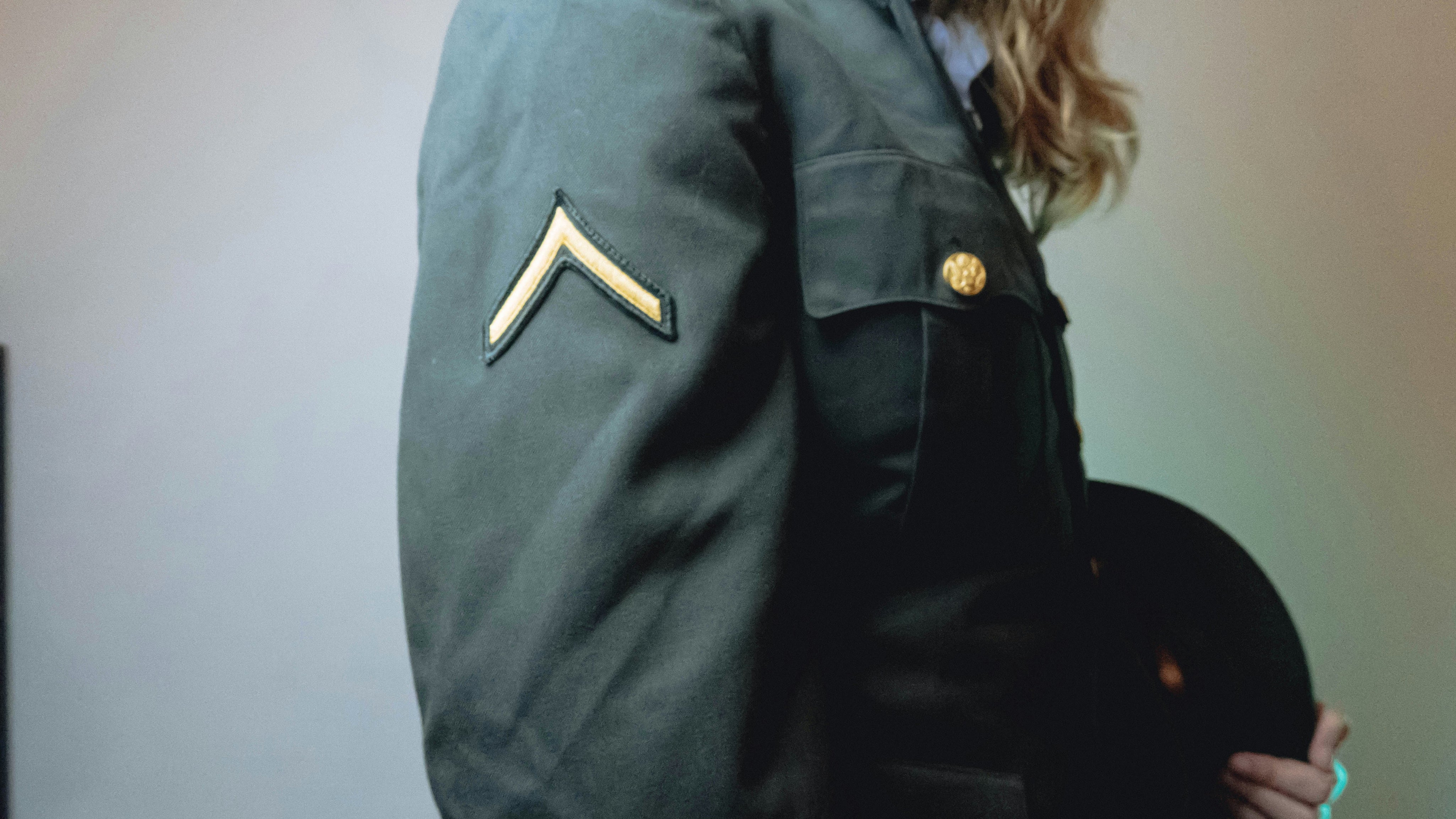 La tendance “aviator style” dans la mode urbaine : un look qui traverse les époques