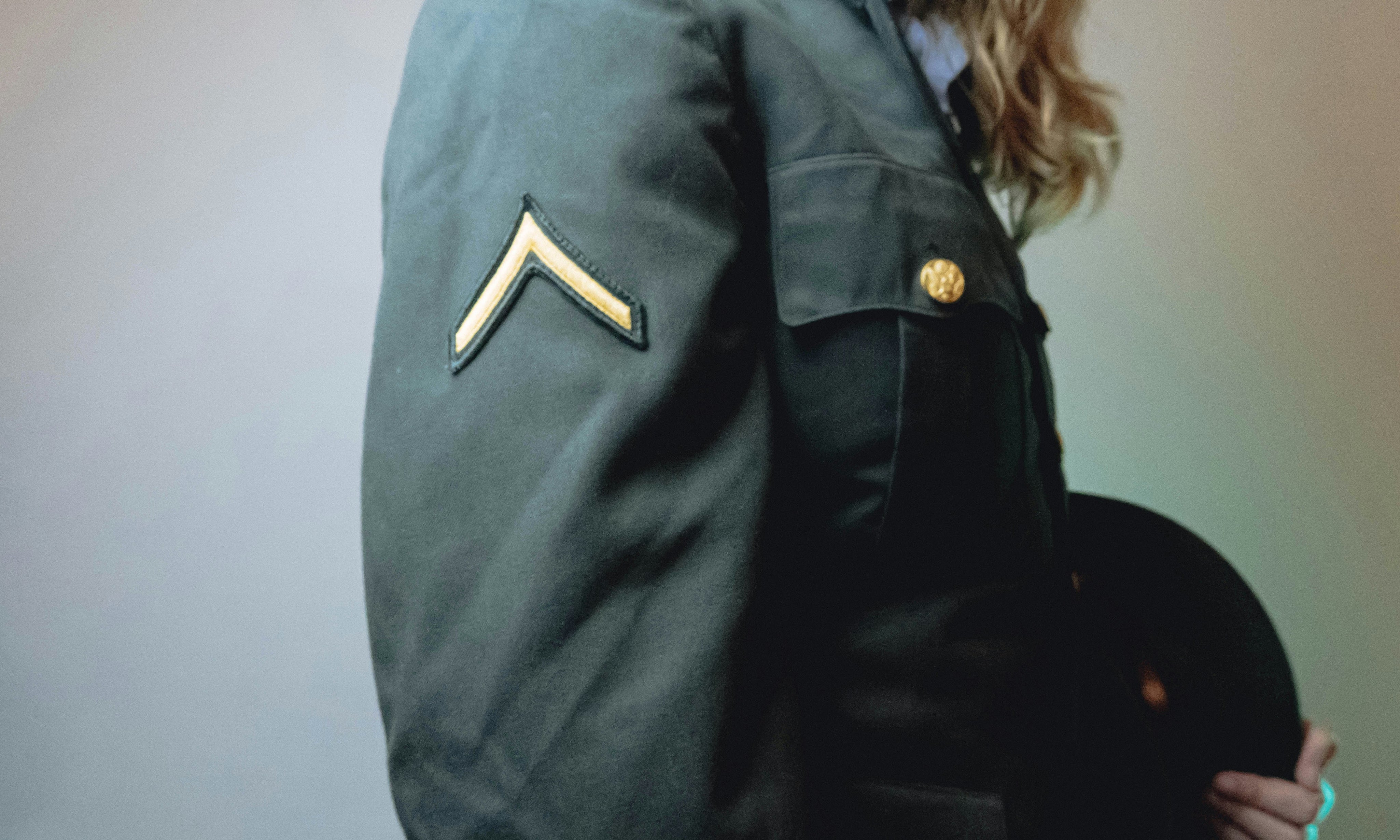 La tendance “aviator style” dans la mode urbaine : un look qui traverse les époques