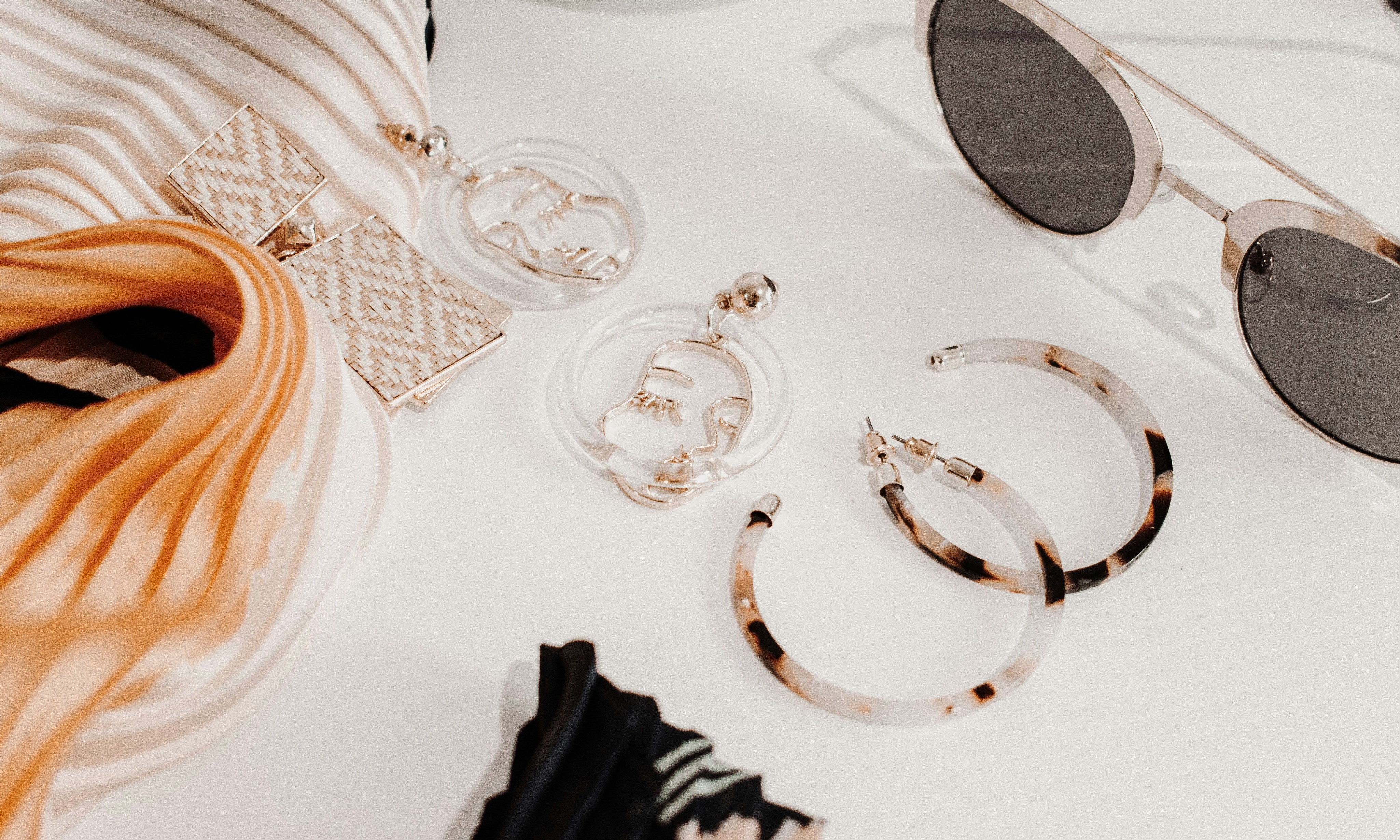 Comment accessoiriser une tenue simple ?