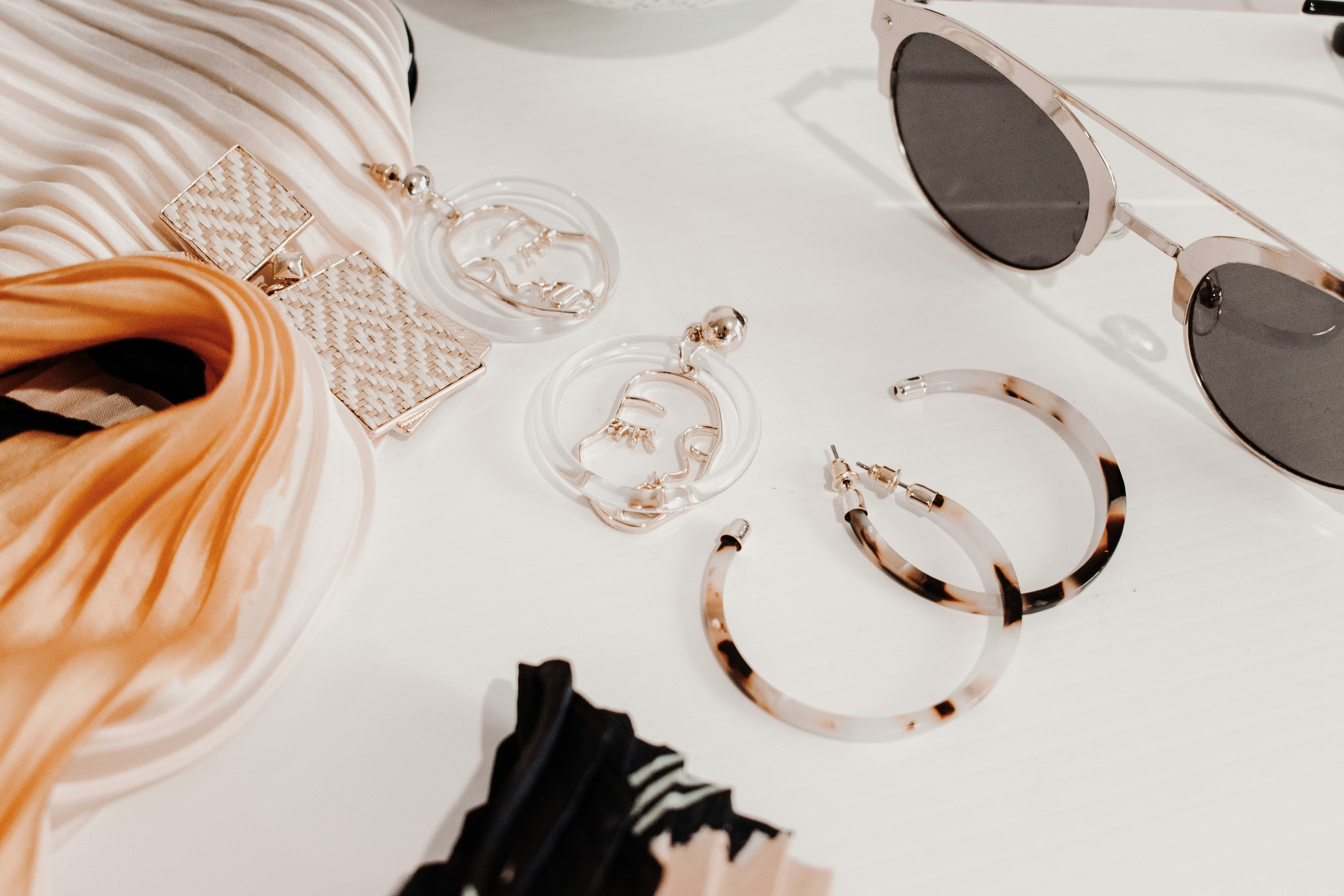 Comment accessoiriser une tenue simple ?