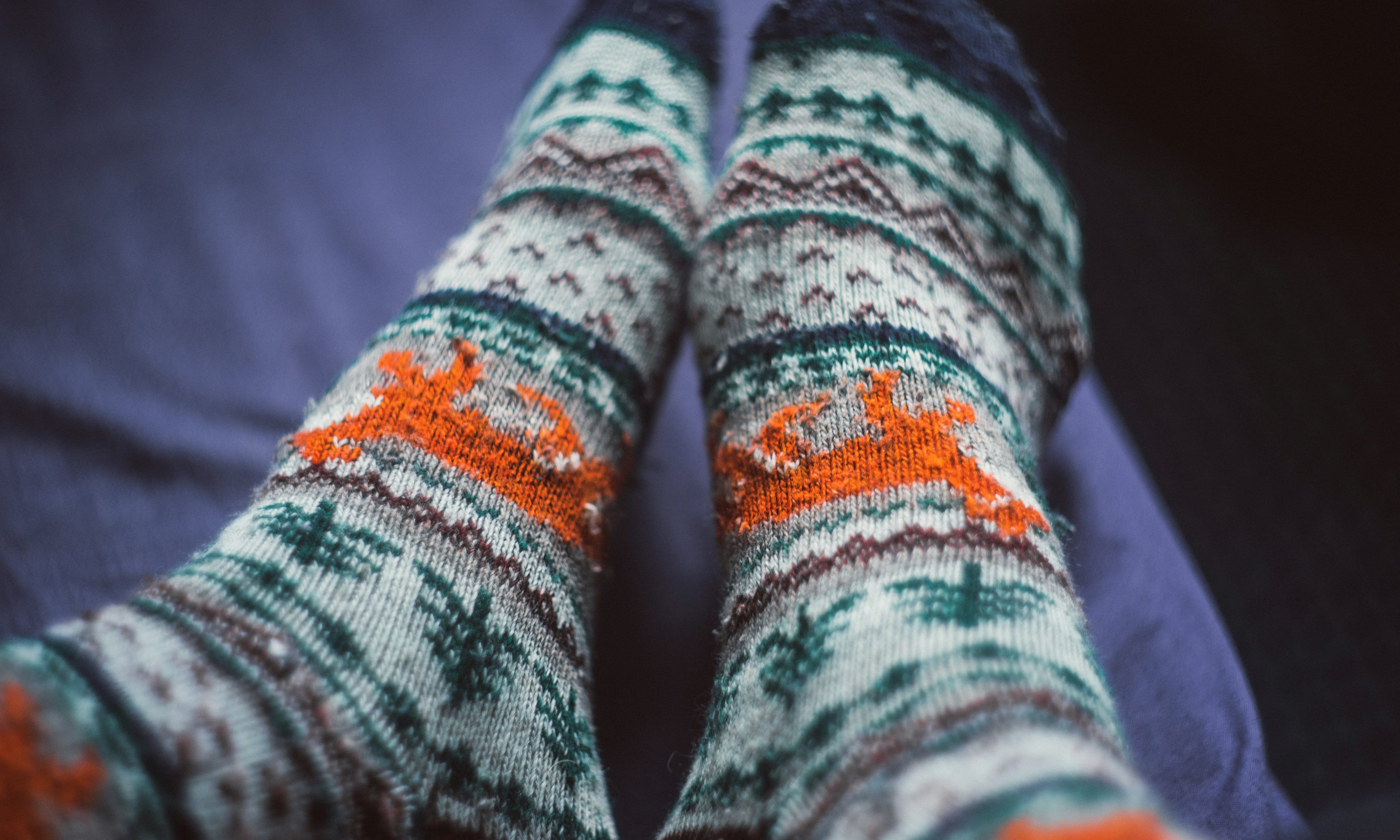 Pourquoi les chaussettes pilou pilou sont devenues un indispensable cocooning ?