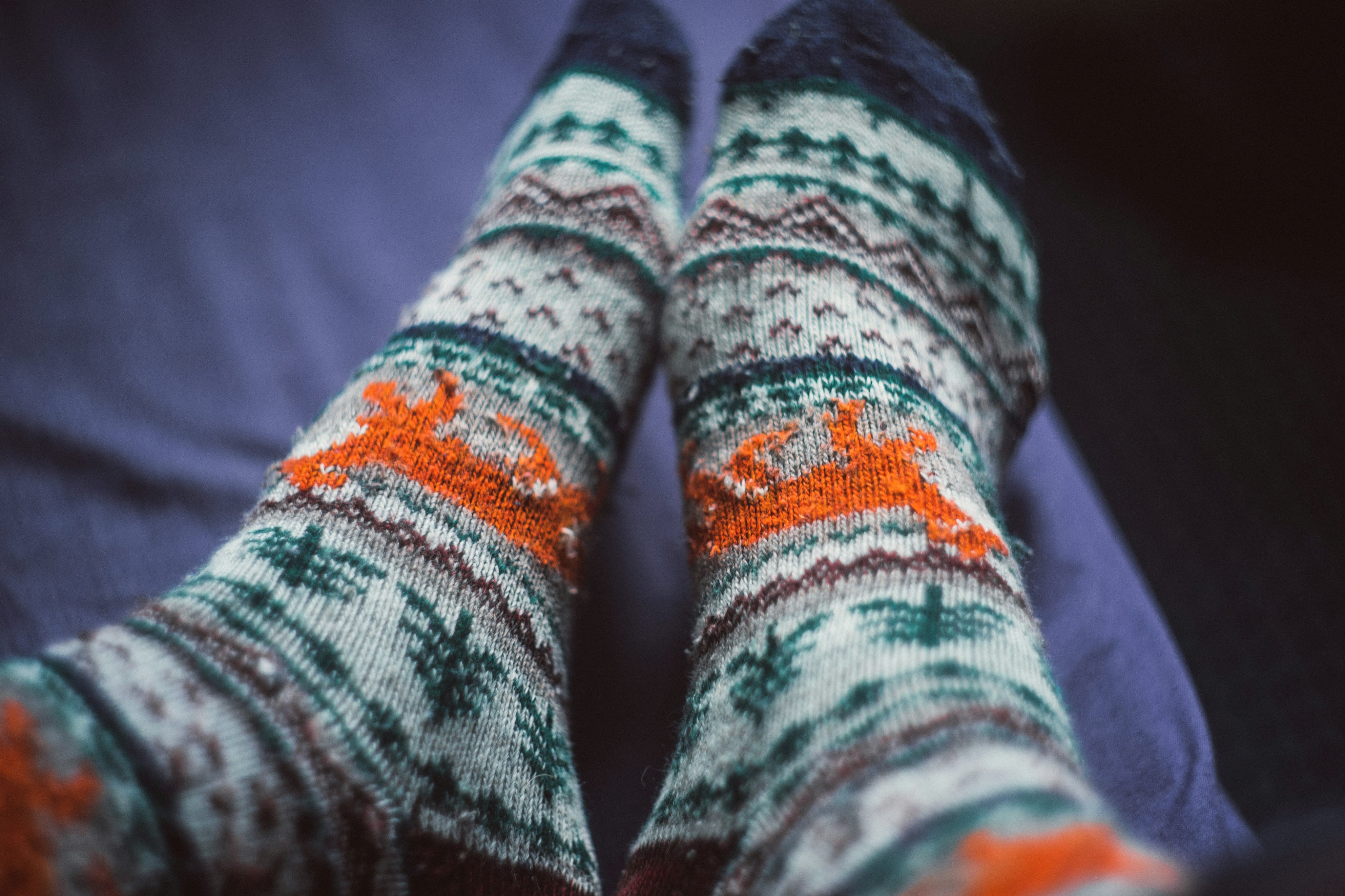 Pourquoi les chaussettes pilou pilou sont devenues un indispensable cocooning ?