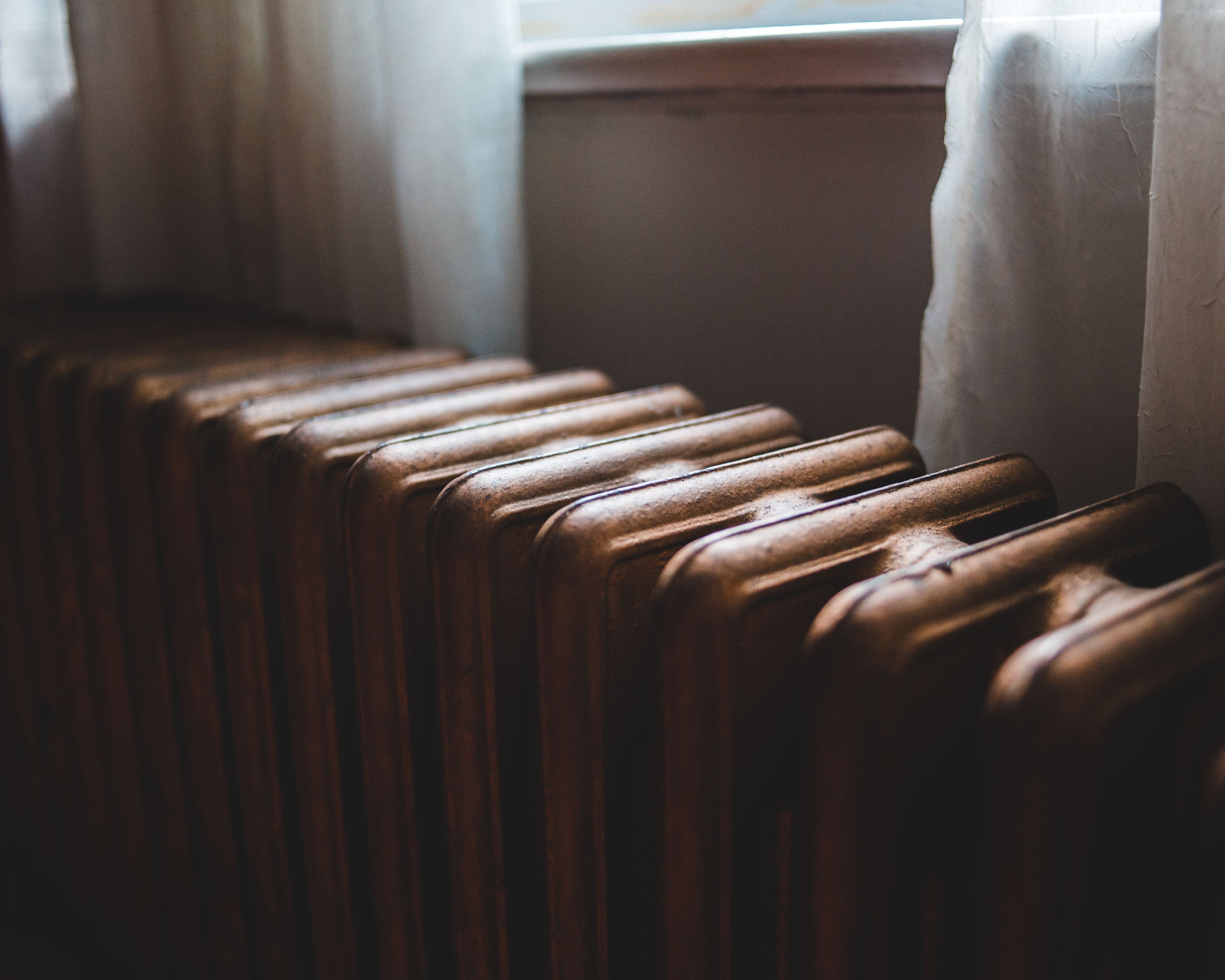 Comment rester au chaud chez soi sans exploser le chauffage ?