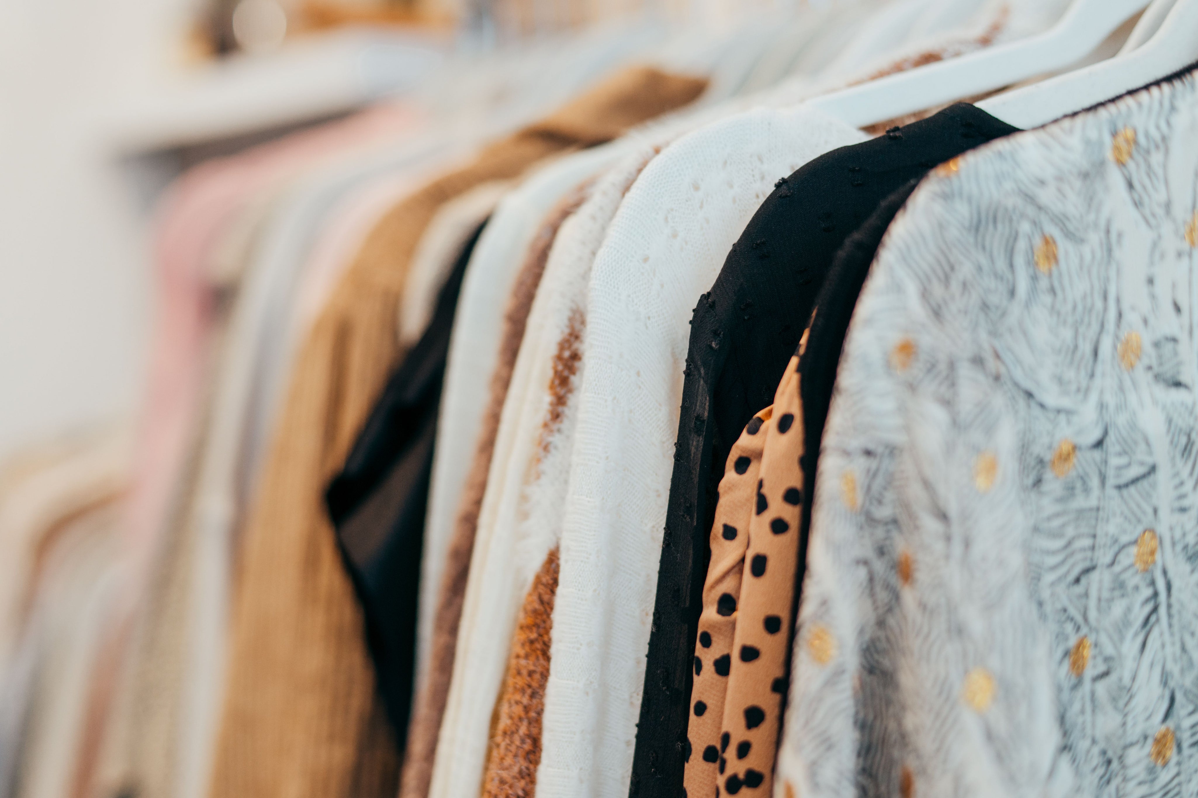 Les 20 vêtements indispensables à avoir dans sa garde-robe