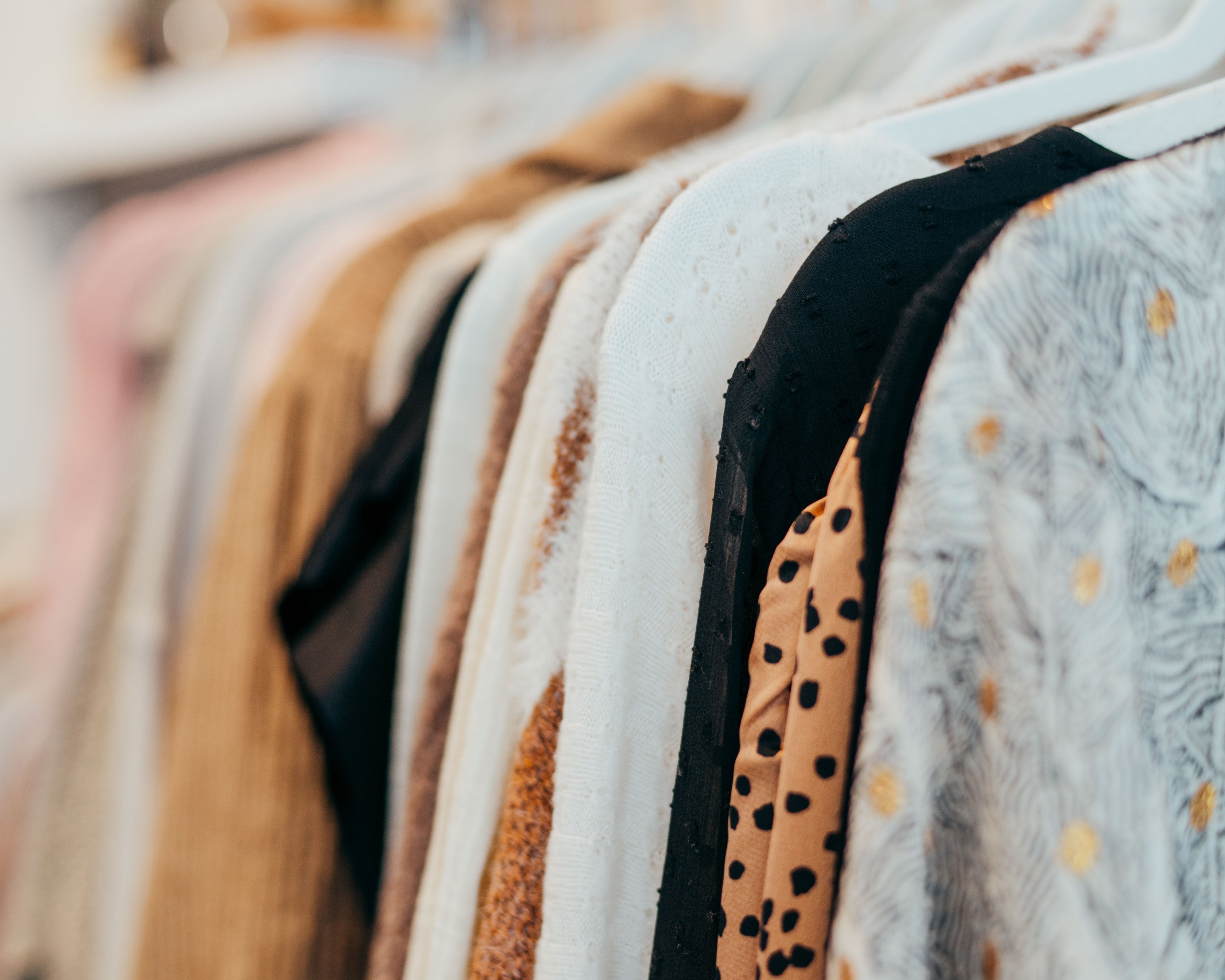 Les 20 vêtements indispensables à avoir dans sa garde-robe