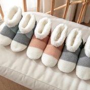 Chaussons tricotés avec bordure moelleuse