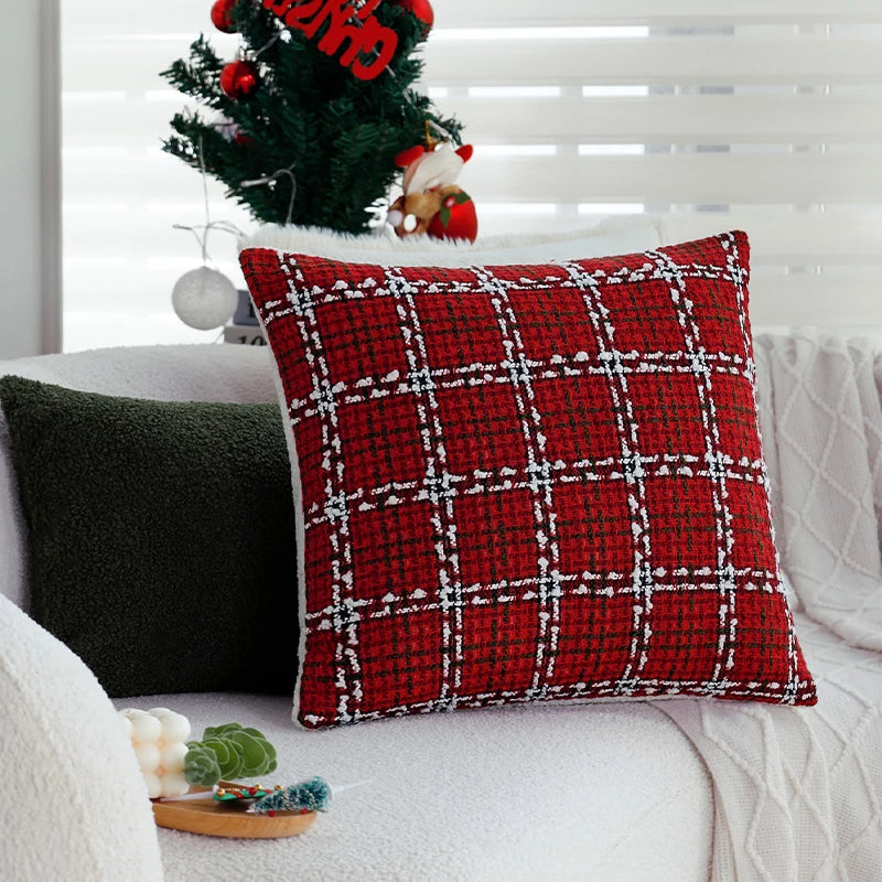 Coussin rouge à carreaux en matiere sherpa