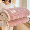 Couverture rose cocooning en tissu pilou pilou ultra chaud et confortable