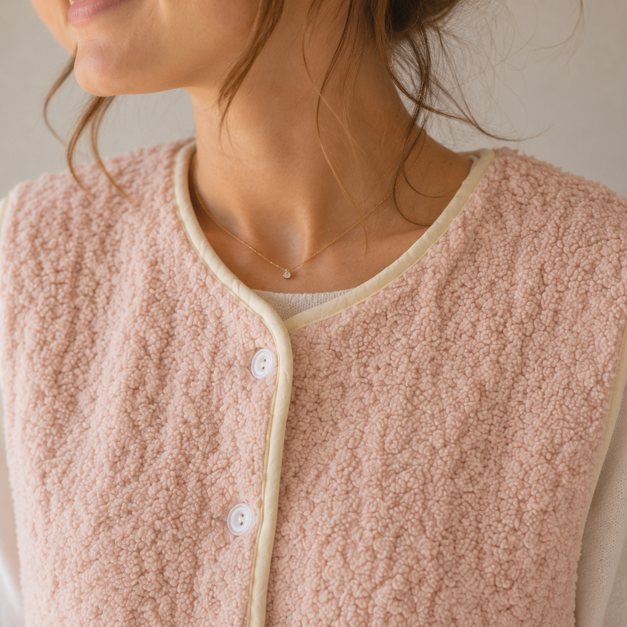 Gilet cocooning femme rose en matière pilou pilou