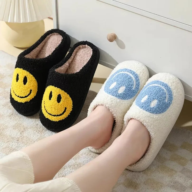 Pantoufles smiley en peluche ultra confort