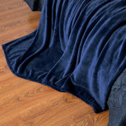 Plaid décoratif en fausse fourrure bleu pour intérieur moderne