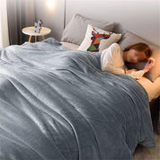Plaid décoratif gris élégant et moelleux pour intérieur moderne