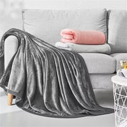 Plaid gris moelleux cocooning en tissu ultra doux