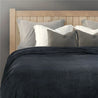 Plaid noir cocooning en tissu moelleux et confortable