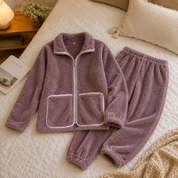 Pyjama cocooning femme avec haut boutonné et pantalon assorti