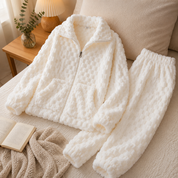 Pyjama pilou pilou femme blanc chaud et confortable