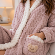 Robe de chambre femme en matière peluche mauve