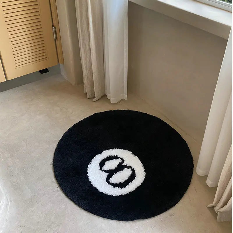 Tapis rond noir avec chiffre 8 blanc