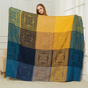 Vue du Plaid Cocooning Patchwork Bohème sur canapé