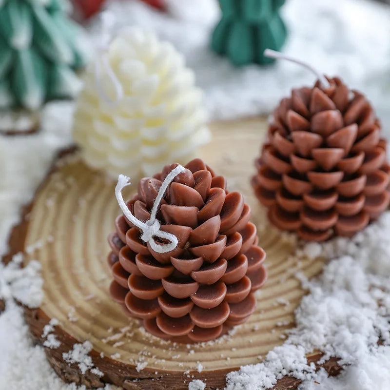 bougie forme pomme de pin design naturel