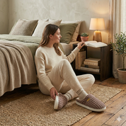 femme portant des chaussons chauds et confortables