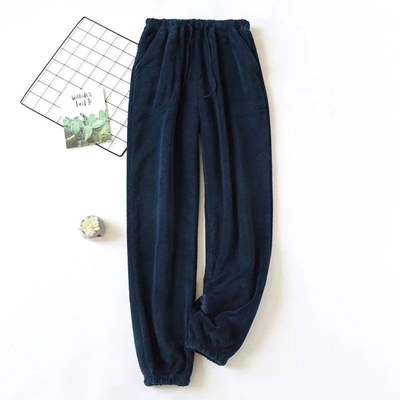 Pantalon de pyjama disponible en deux couleurs en matière Pilou polaire pour homme