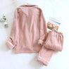 Pyjama de couleur rose en matière polaire pour femme