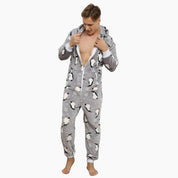Combinaison pyjama grise à motifs d’animaux en matière polaire pour homme.