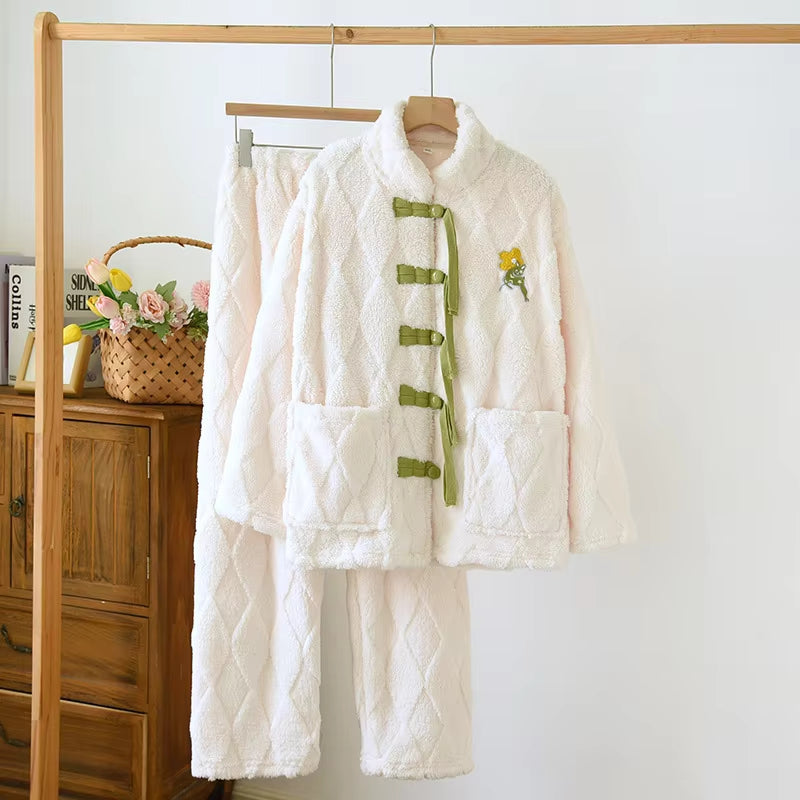 Pyjama douillet blanc cassé pour femme en matière Pilou Pilou.