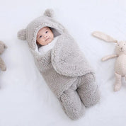Nid de couchage gris pour bébé en matière Pilou Pilou