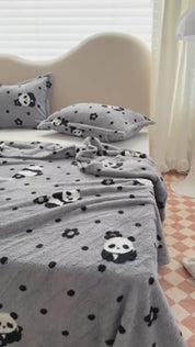Plaid Pilou Pilou panda pour soirées cocooning