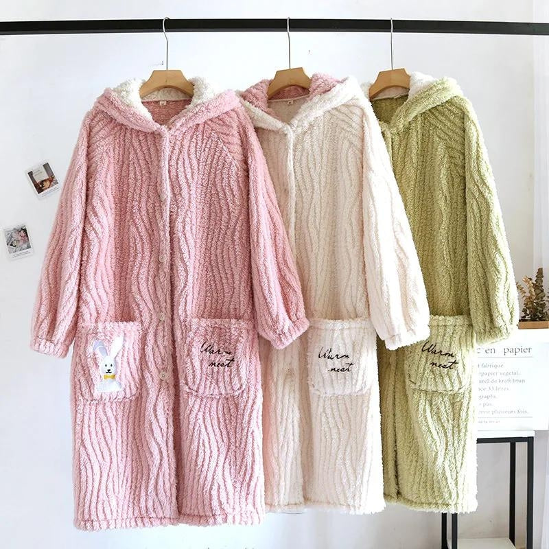 Robe de chambre à capuche de couleur verte en matière Pilou Pilou pour femme