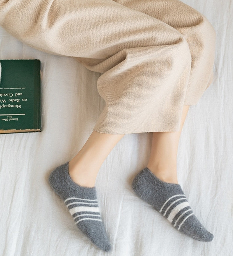 Chaussette basse en matière Pilou Pilou de couleur gris
