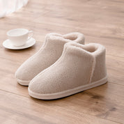 Chausson de couleur beige pour femme en matière fourrure