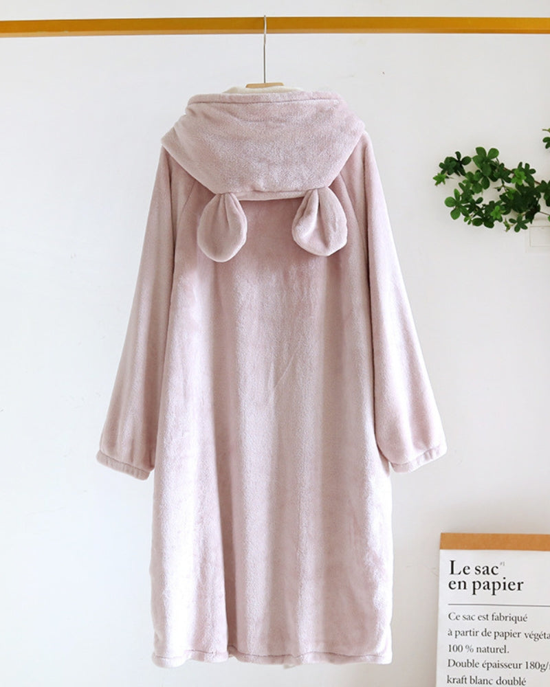 Chemise de nuit de couleur rose en matière chaude
