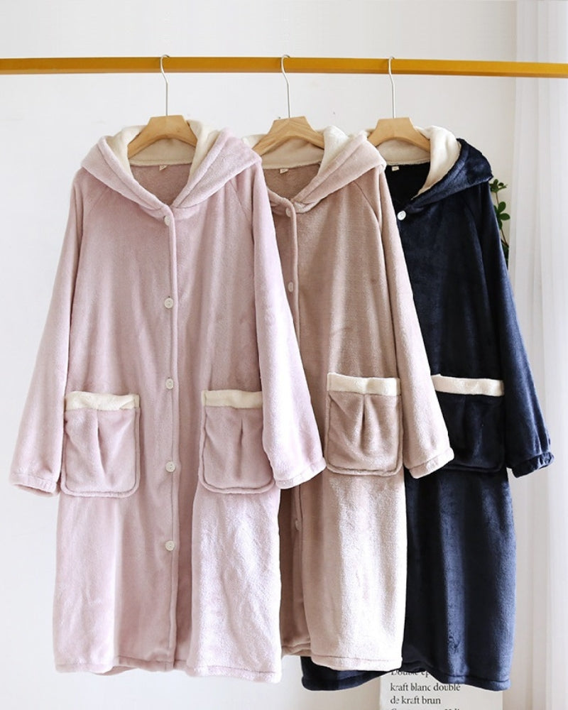 Chemise de nuit violette en matière molletonnée