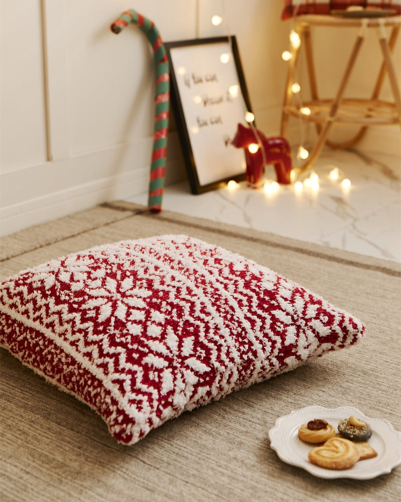 Coussin rouge et blanc en matière très douce sur le thème de Noël