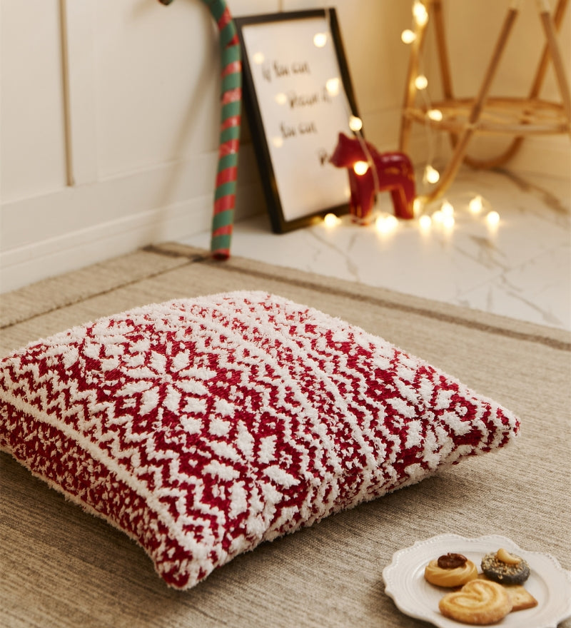 Coussin rouge et blanc en matière très douce sur le thème de Noël