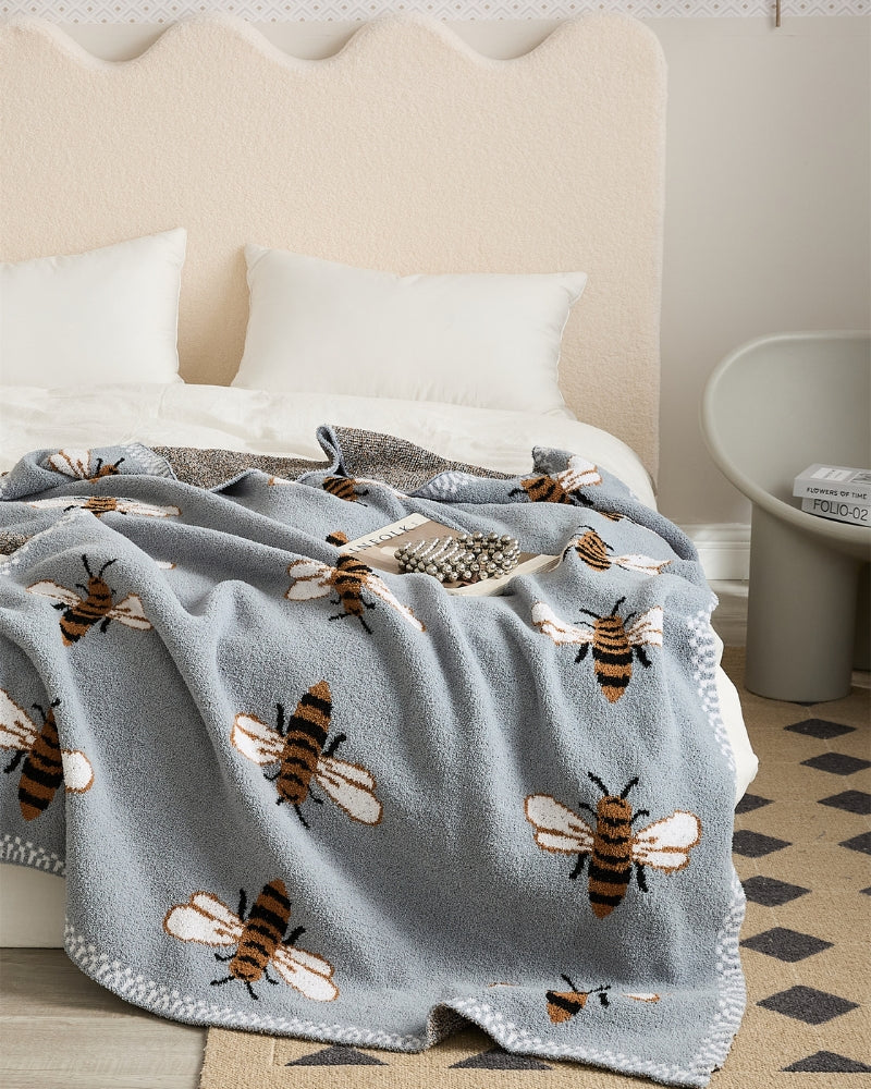 Couverture douce bleu ciel avec motifs d'abeilles