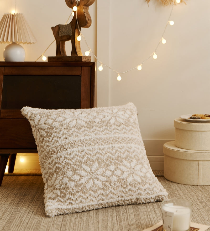 Oreiller beige et blanc très doux sur le thème de Noël 