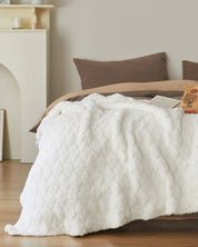 Plaid de couleur blanche en matière très douce