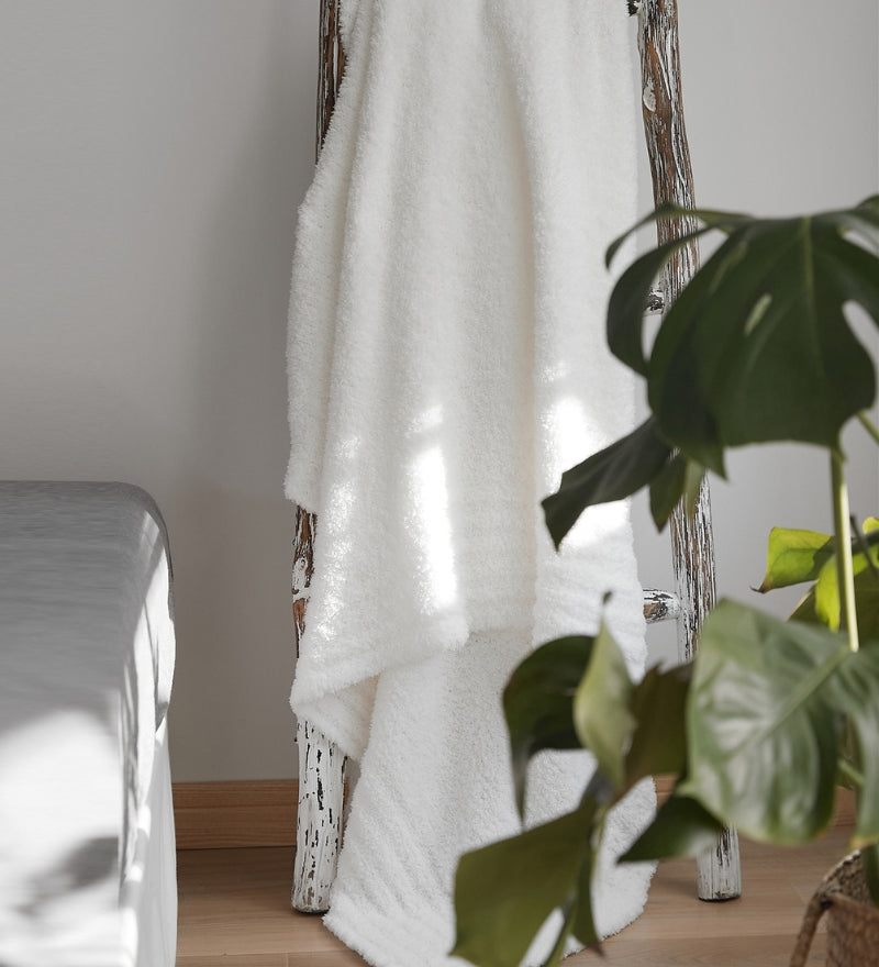 Plaid imitation fourrure de couleur blanche