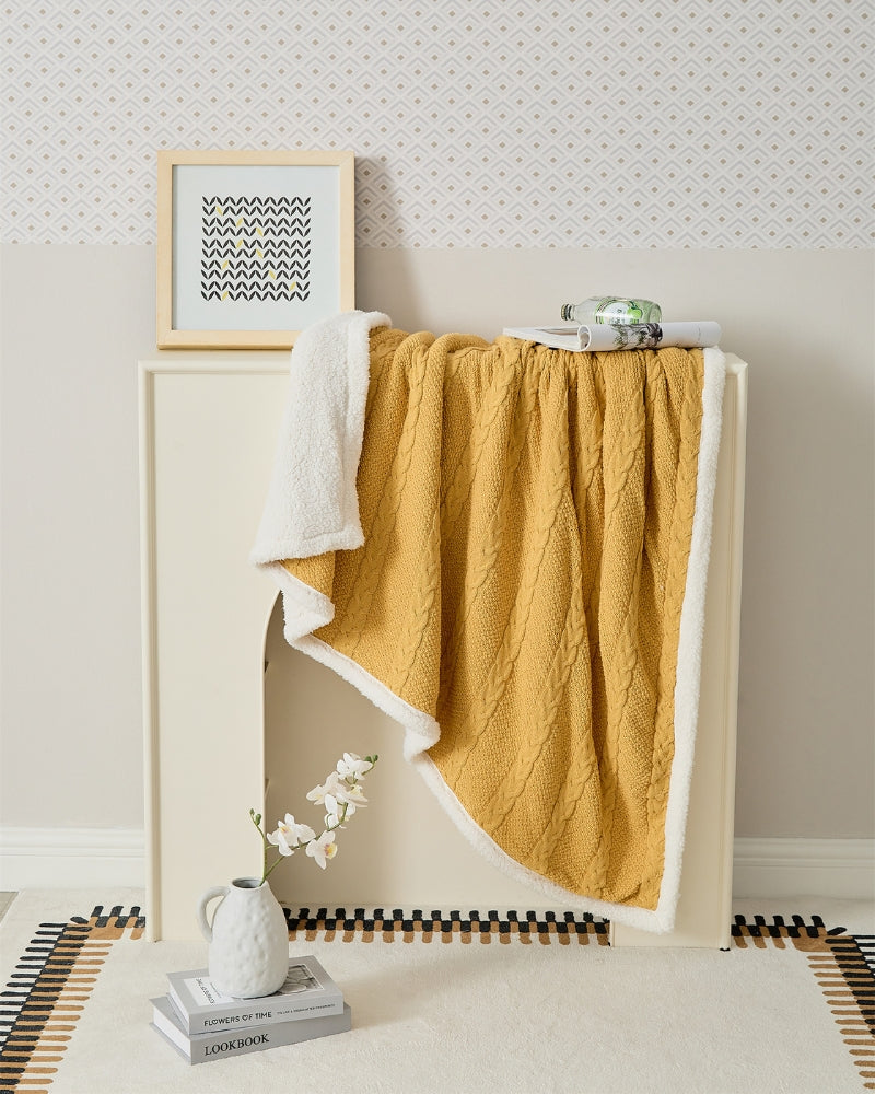 Plaid jaune en matière moumoute