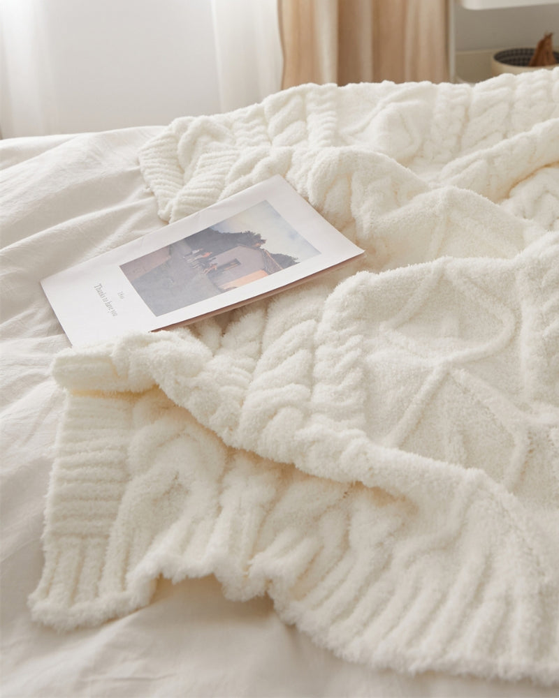 Plaid en matière polaire de couleur blanche