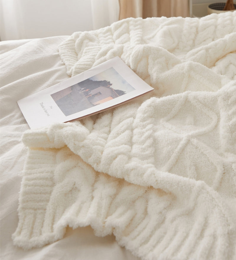 Plaid en matière polaire de couleur blanche