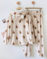 Pyjama doux couleur beige clair avec petits motifs pour femme