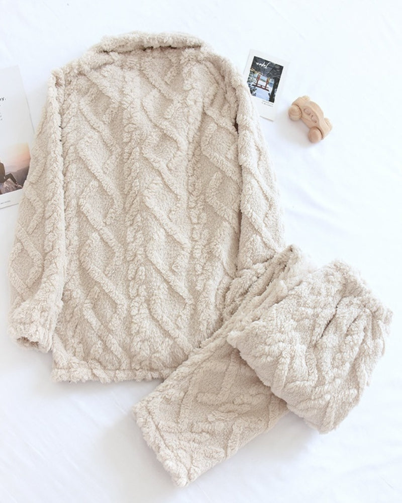 Pyjama en matière flanelle avec motifs croisés style carreaux pour femme